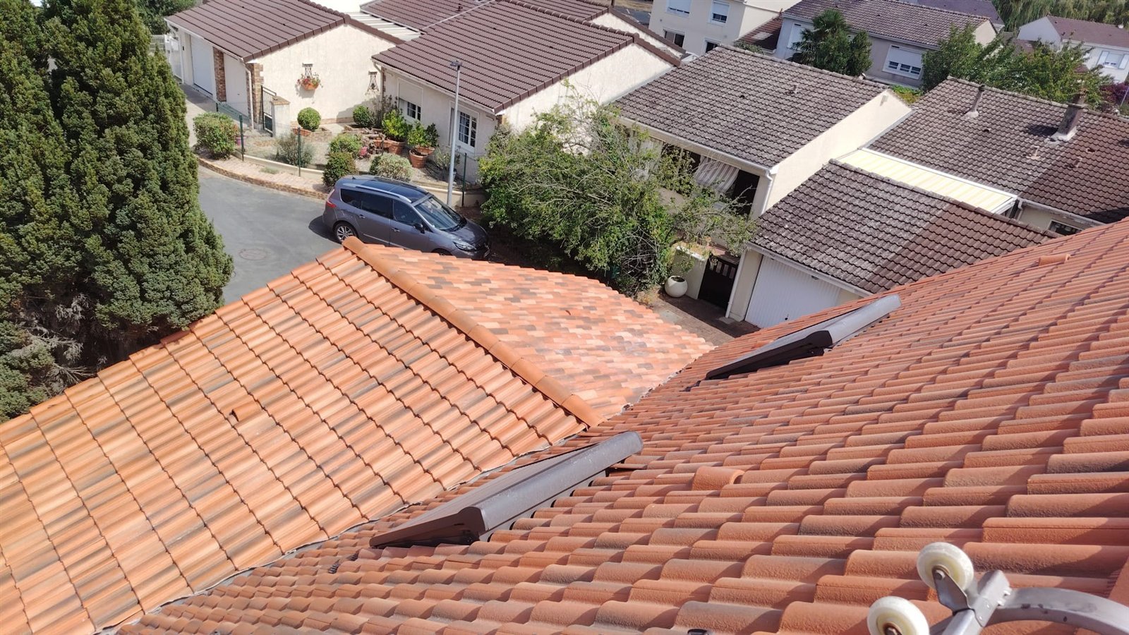 Réfection de toiture en tuiles réalisée par ORAC COUVERTURE à Chelles (77)