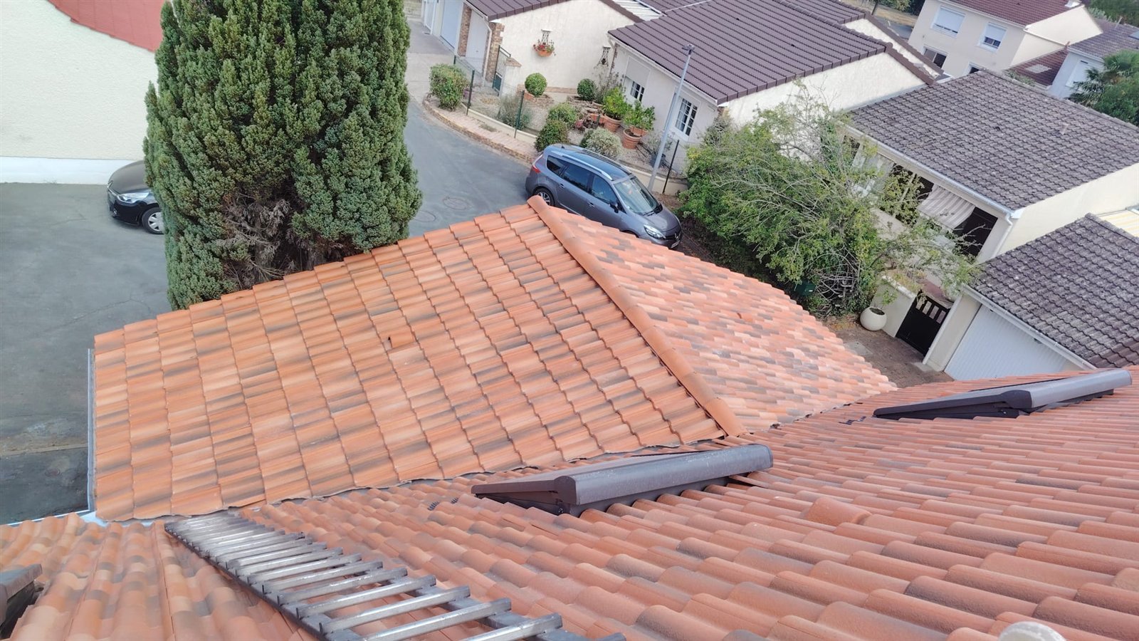 Toiture pavillonnaire refaite en tuiles à Chelles - couvreur ORAC COUVERTURE