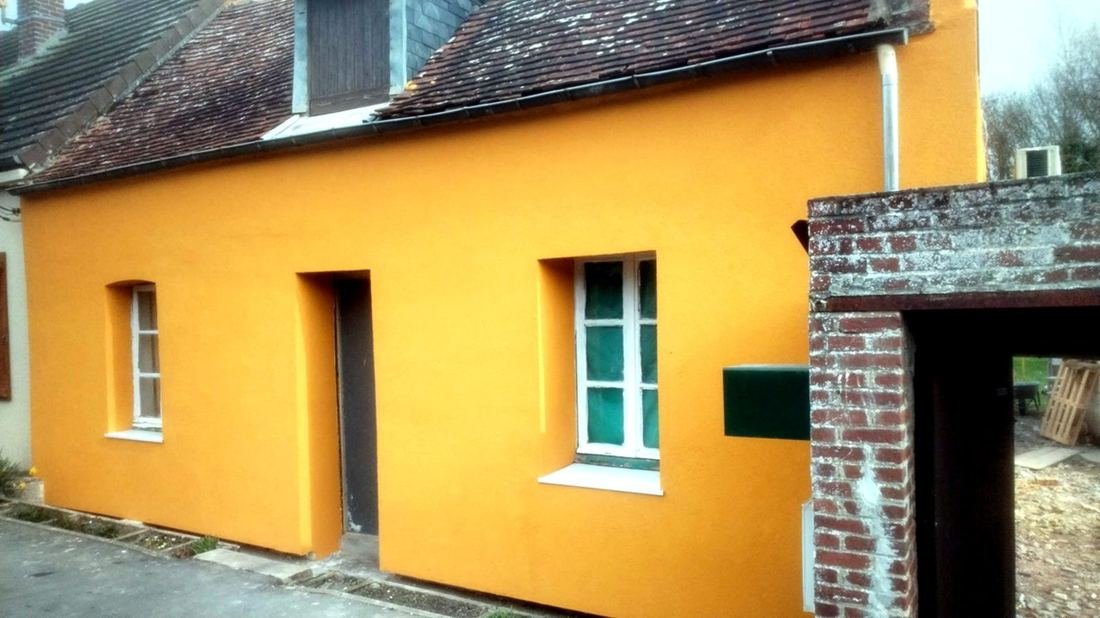 Maison ocre avant ITE vue 3/4