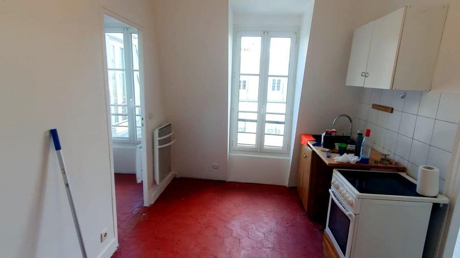 Cuisine + carrelage hex rouge